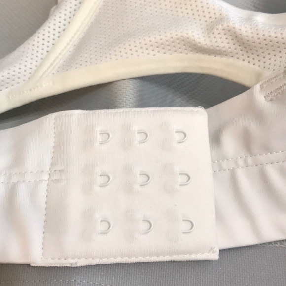 Moving Comfort Juno Sports Bra 32C Like New - Picture 4 of 4